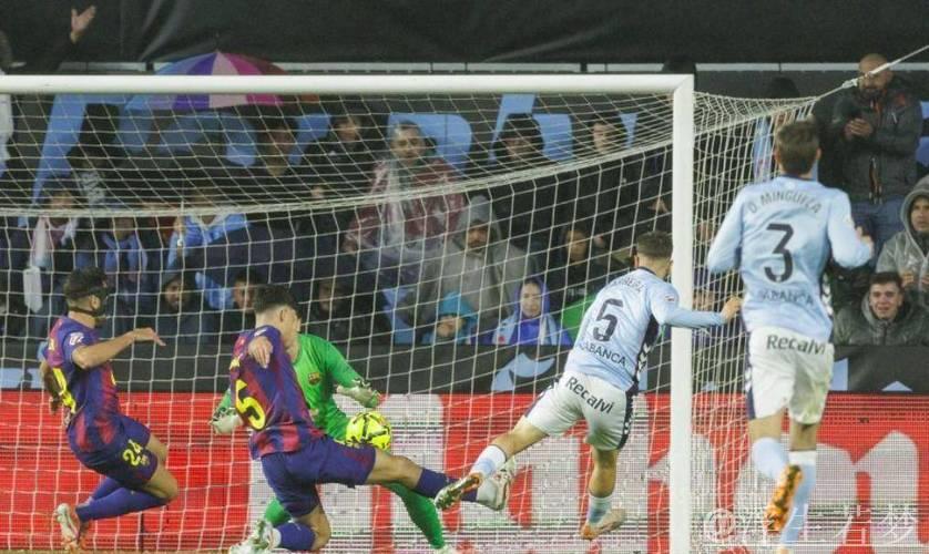 巴萨后场失误送礼 丹朱马单刀破门扳平