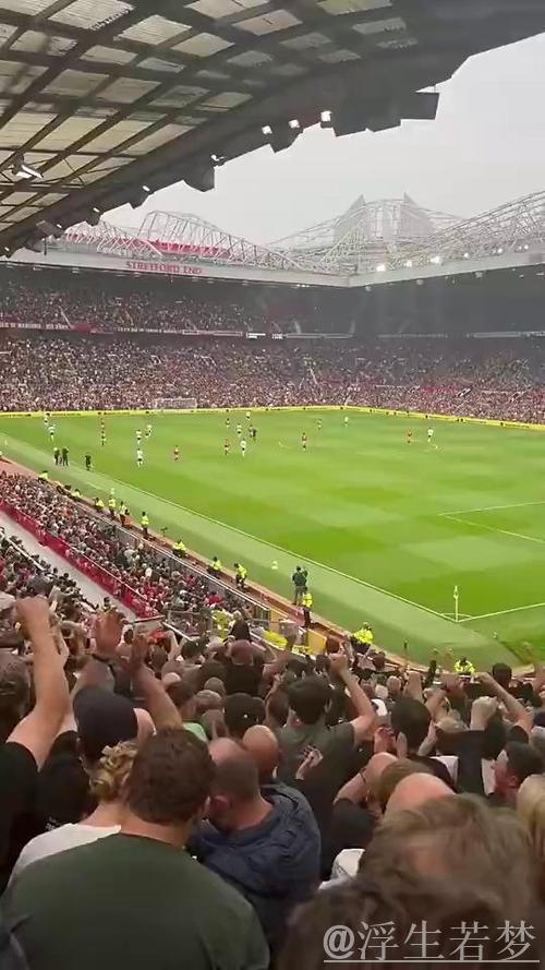 英超封王!利物浦球迷万人高唱队歌,众将动情泪洒 英超封王!利物浦球迷万人高唱队歌,众将动情泪洒